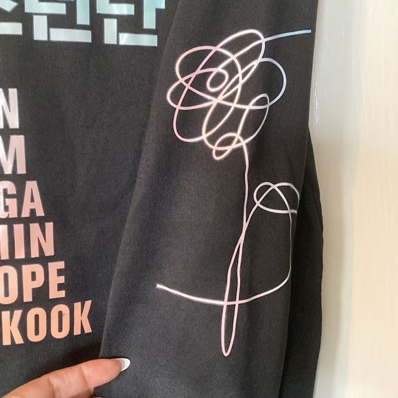 BNWOT size M BTS hoodie - Picture 4 of 5